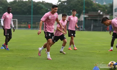 Văn Hậu bất ngờ tăng giá sau khi chia tay Hà Lan